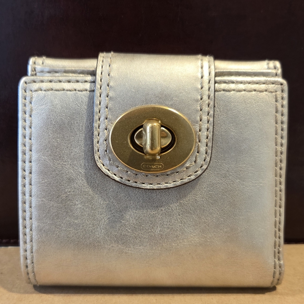 Coach Classic Ladies Genuine Platinum Leather Wallet